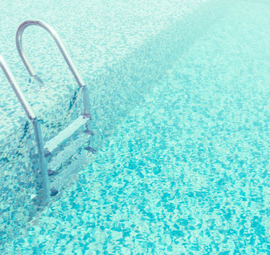 How to pack to the swimming pool?